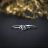 Anillo de compromiso con diamante de .05ct elaborado en oro blanco de 14 kilates