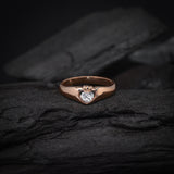 Anillo de compromiso con cristal elaborado en oro rosa de 14 kilates