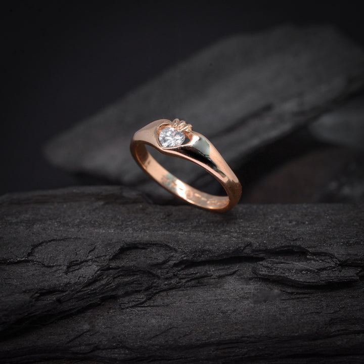 Anillo de compromiso con cristal elaborado en oro rosa de 14 kilates