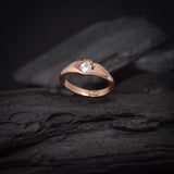 Anillo de compromiso con cristal elaborado en oro rosa de 14 kilates