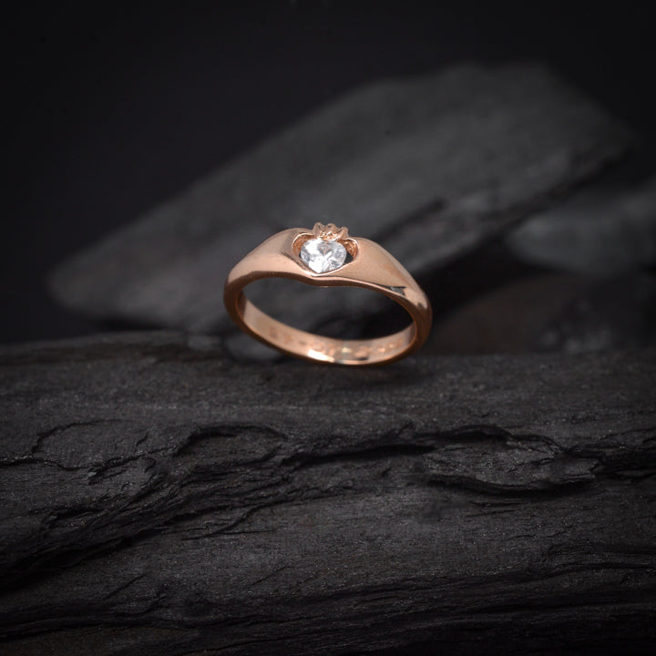 Anillo de compromiso con cristal elaborado en oro rosa de 14 kilates