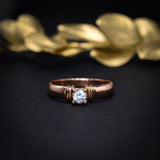 Anillo de compromiso con diamante natural de .30ct con certificación GIA realizado en oro rosa de 14 kilates