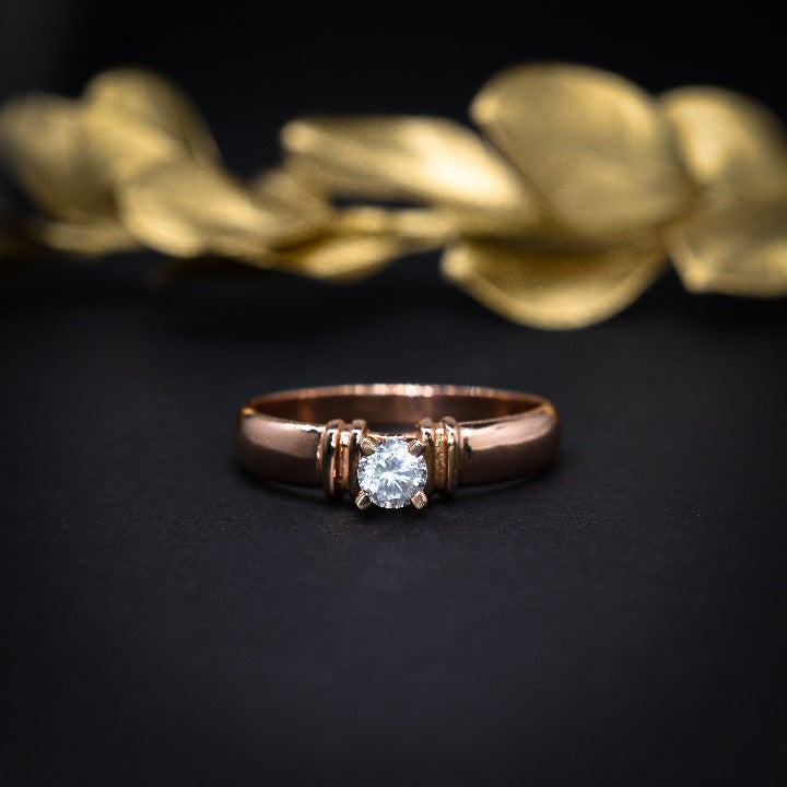 Anillo de compromiso con cristal realizado en oro rosa de 14 kilates
