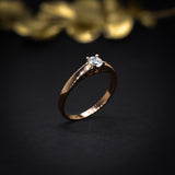 Anillo de compromiso con diamante natural de .15ct en oro rosa de 14 kilates