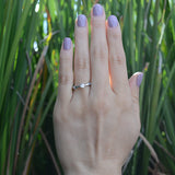 Anillo de compromiso con moissanita de .20ct  elaborado en oro blanco de 14 kilates