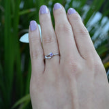 Anillo de compromiso con zafiro rosa natural y 6 diamantes naturales elaborado en oro blanco de 14 kilates