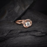 Anillo de compromiso con moissanita de .50ct con certificado GRA elaborado en oro rosa de 14 kilates