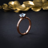 Anillo de compromiso con topacio natural y 10 diamantes laterales en oro rosa de 14 kilates