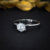 Anillo de compromiso con moissanita .50ct certificado GRA elaborado en oro blanco de 14 kilates