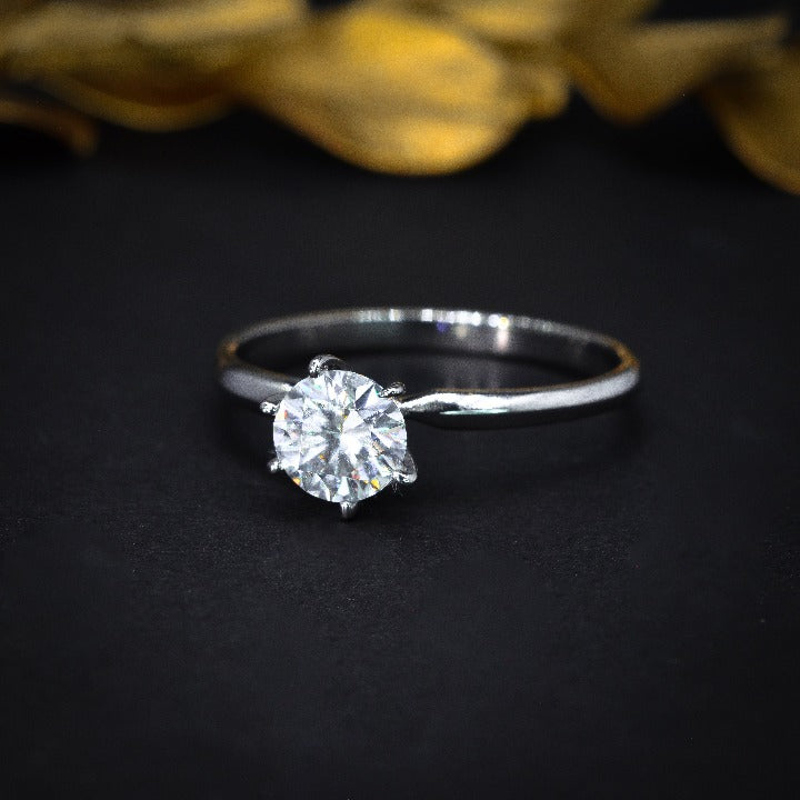 Anillo de compromiso con moissanita .50ct certificado GRA elaborado en oro blanco de 14 kilates