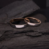 Par de argollas de matrimonio macizas de 2mm y 3mm elaboradas en oro rosa y blanco de 14 kilates