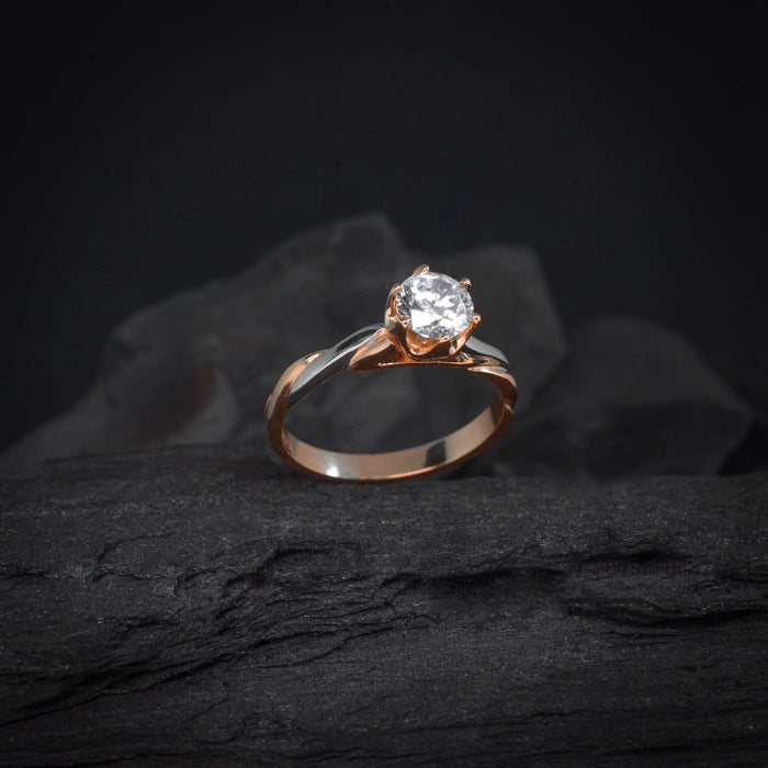 Anillo de compromiso con diamante natural de .80ct con certificación GIA realizado en oro rosa y blanco de 18 kilates