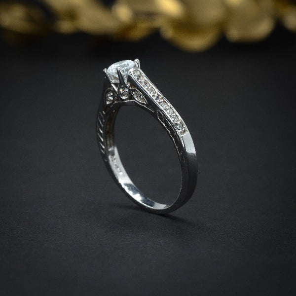 Anillo de compromiso con diamante natural de .40ct con certificación GIA y 24 diamantes laterales en oro blanco de 14 kilates