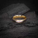 Par de argollas de matrimonio confort sólidas de 4mm con incrustación de cristal elaboradas en oro de 14 kilates