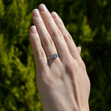 Anillo de compromiso con topacio natural y 2 diamantes naturales elaborado en oro blanco de 14 kilates