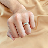 Par de argollas de matrimonio macizas de 5mm y 4mm elaboradas en oro rosa y blanco de 14 kilates