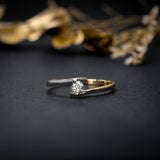 Anillo de compromiso con diamante natural .10ct elaborado en oro amarillo y blanco de 14 kilates