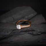 Anillo de compromiso con moissanita de 1 quilate con certificado GRA y 10 diamantes laterales elaborado en oro rosa 14 kilates