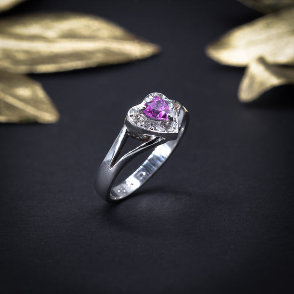 Anillo de compromiso con zafiro rosa corazón y 10 diamantes naturales elaborado en oro de 14 kilates