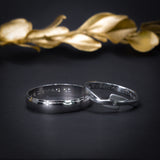 Par de argollas de matrimonio macizas de 4mm y 3mm elaboradas en oro blanco 14 kilates