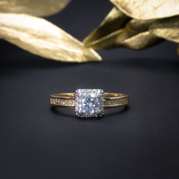 Anillo de compromiso con diamante natural de .40ct con certificación GIA y 26 diamantes laterales elaborado en oro amarillo de 14 kilates