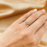 Anillo de compromiso con topacio natural y 10 diamantes laterales en oro rosa de 14 kilates
