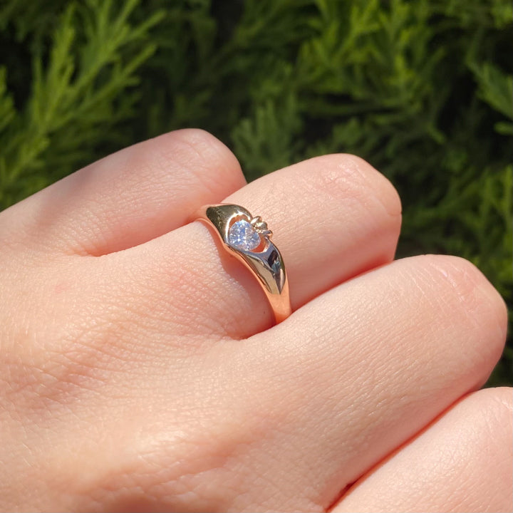 Anillo de compromiso con cristal elaborado en oro rosa de 14 kilates