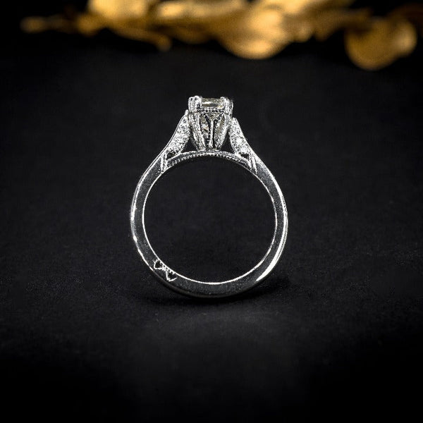 Anillo de compromiso con diamante natural central de 1.0ct con certificación GIA y 12 diamantes naturales laterales en oro blanco de 18 kilates