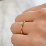 Anillo de compromiso con diamante natural de .30ct con certificación GIA elaborado en oro amarillo de 14 kilates