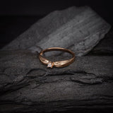 Anillo de compromiso con diamante natural de .08ct elaborado en oro rosa de 14 kilates