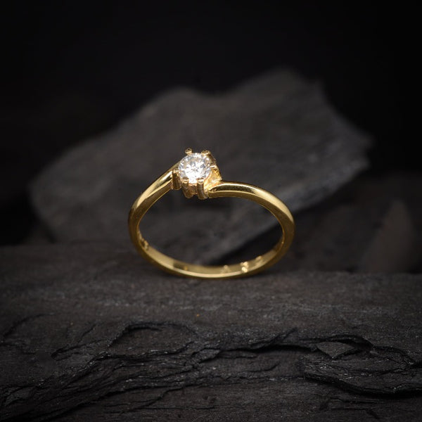 Anillo de compromiso con diamante natural de .22ct elaborado en oro amarillo de 14 kilates