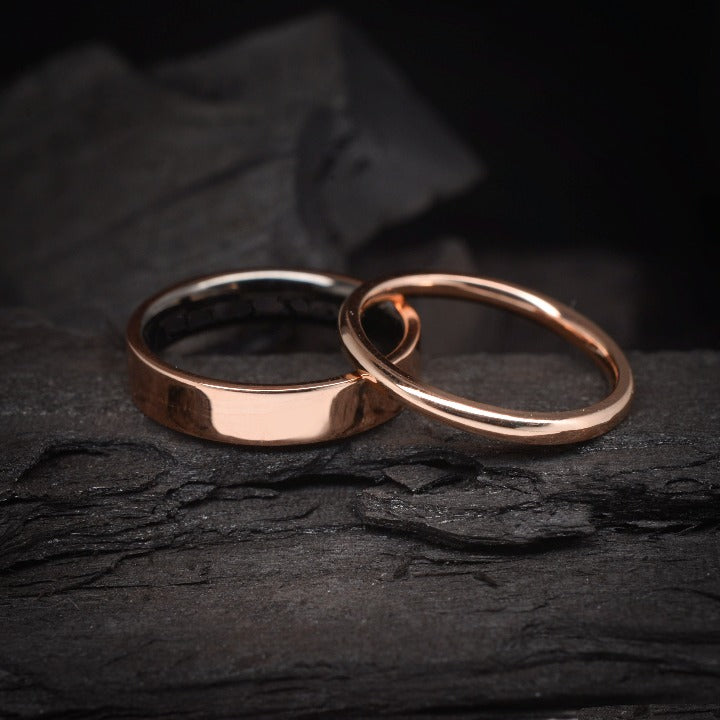Par de argollas de matrimonio confort sólido de 4mm y 2mm elaboradas en oro rosa de 14 kilates