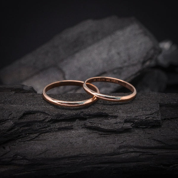Par de argollas de matrimonio macizas de 2mm elaboradas en oro rosa de 14 kilates