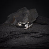 Anillo de compromiso con cristal realizado en oro blanco de 14 kilates
