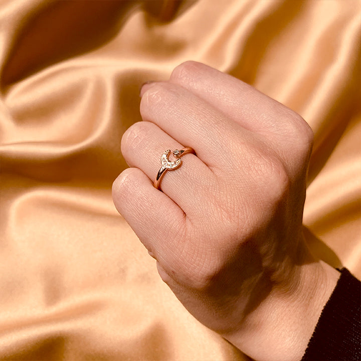 Anillo de compromiso con diamantes naturales .07ct elaborado en oro rosa de 14 kilates