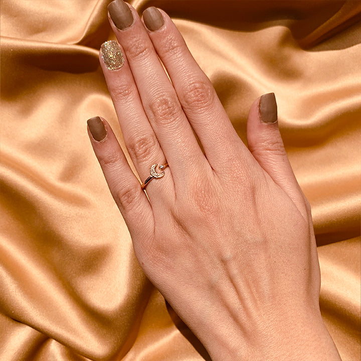 Anillo de compromiso con diamantes naturales .07ct elaborado en oro rosa de 14 kilates