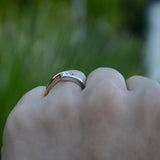 Anillo de compromiso con moissanita de .20ct certificado GRA realizado en oro amarillo y blanco de 14 kilates