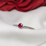 Anillo de compromiso con rubí natural y 10 diamantes naturales elaborado en oro blanco de 14 kilates