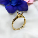 Anillo de compromiso con diamante natural central de .60ct con certificación GIA y 20 diamantes naturales laterales elaborado en oro amarillo de 18 kilates