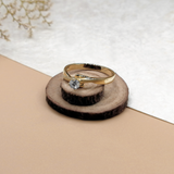 Anillo de compromiso con diamante natural de .20ct elaborado en oro amarillo de 14 kilates