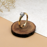 Anillo de compromiso con diamante natural de .15ct elaborado en oro amarillo de 14 kilates