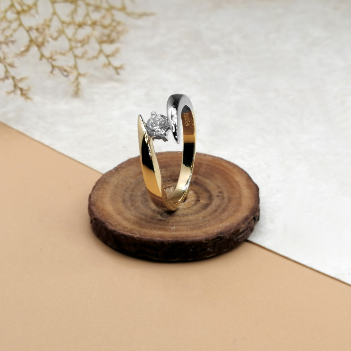 Anillo de compromiso con diamante natural de .20ct en oro amarillo y blanco de 14 kilates