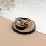 Anillo de compromiso con moissanita de .20ct certificado GRA realizado en oro amarillo y blanco de 14 kilates