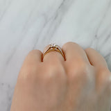 Anillo de compromiso diamante natural de .25ct y 26 diamantes laterales realizado en oro amarillo de 14 kilates